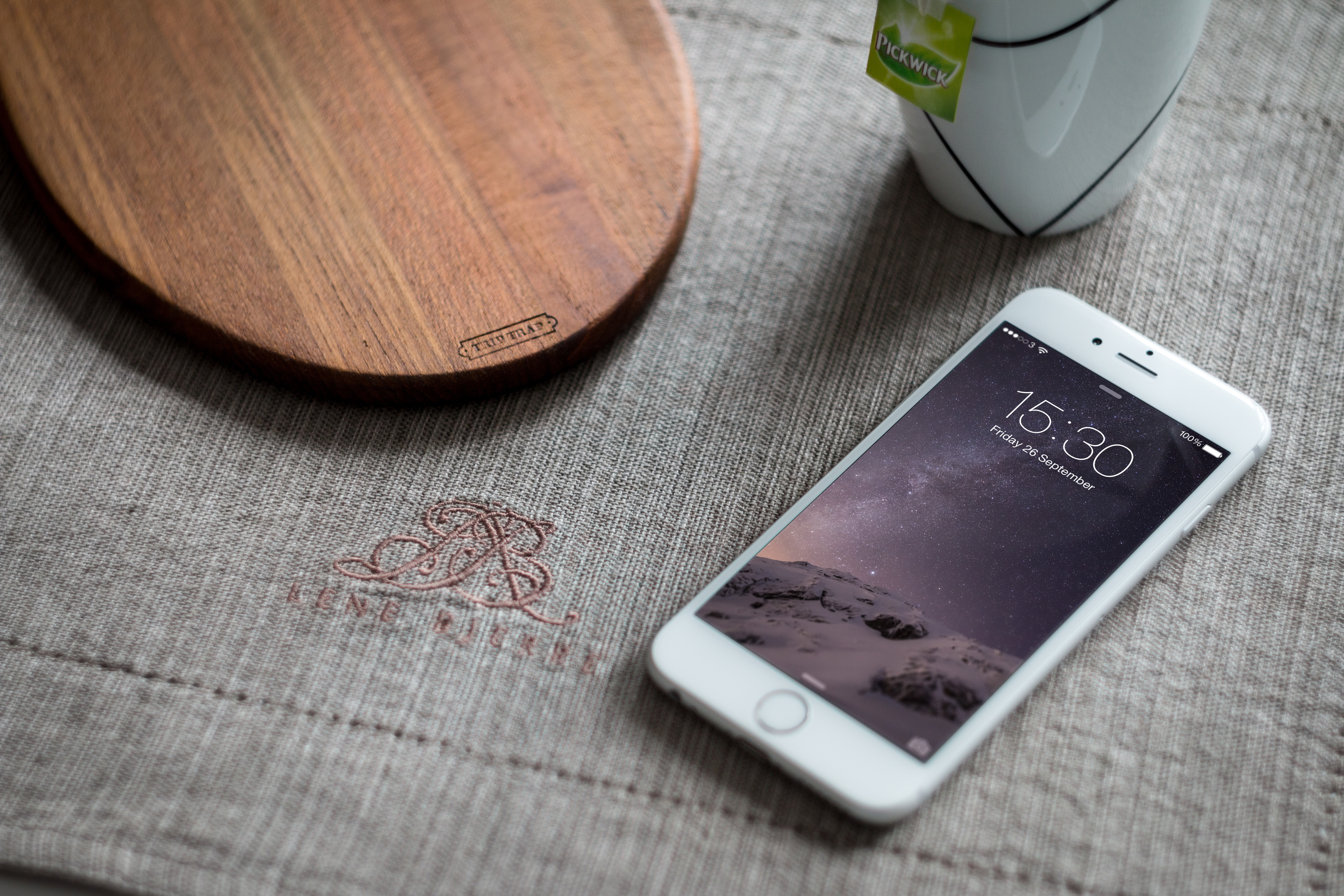 iPhone 6 Photography MockUp | GraphicBurger